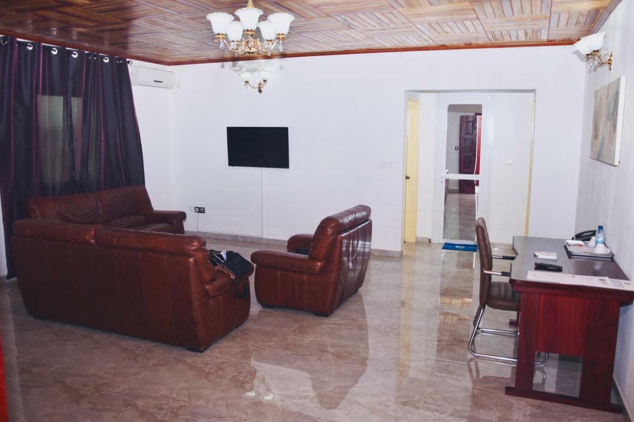 Hotel La Couronne Rw Yaoundé Exterior foto