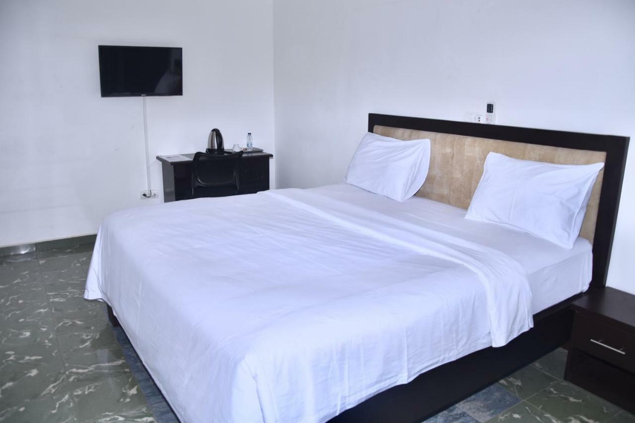 Hotel La Couronne Rw Yaoundé Exterior foto